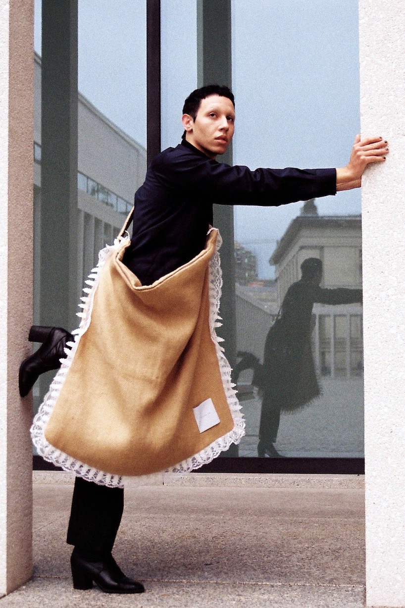 Wiliam Fan bag, full body shot, KUNZTEN Editorial#3 Elusive Stillnes shot by Luis Bortt at James-Simon-Gallery
